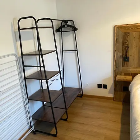 Le Hibou Avec Vue Et Montagnes *