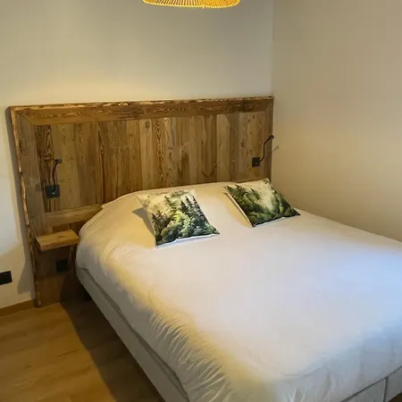 Le Hibou Avec Vue Et Montagnes