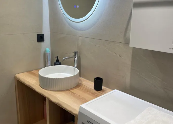 Le Hibou Avec Vue Et Montagnes * 제라르메르