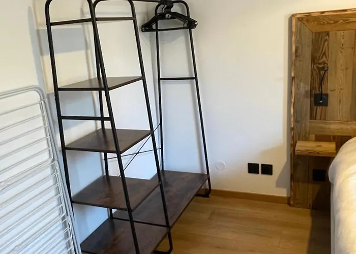 Le Hibou Avec Vue Et Montagnes *