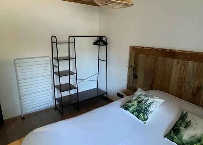 Le Hibou Avec Vue Et Montagnes *