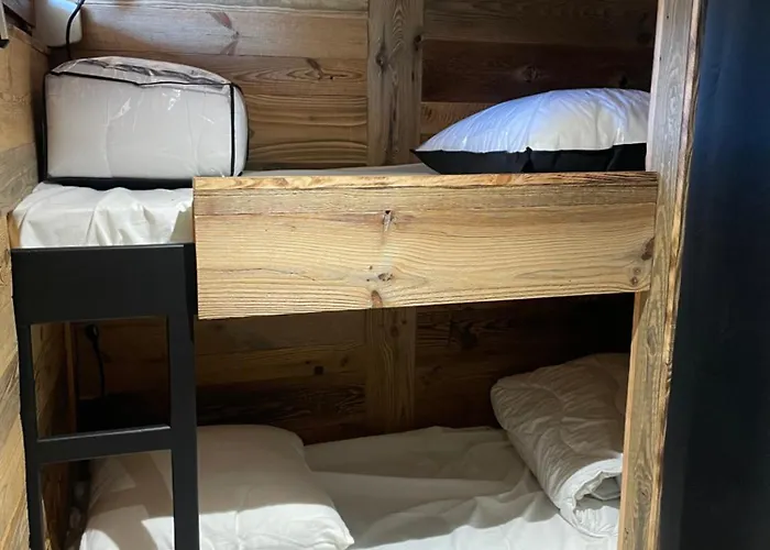 Le Hibou Avec Vue Et Montagnes